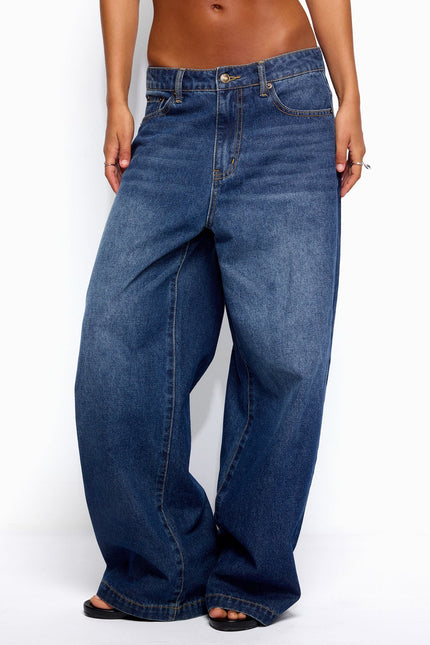 Nichol Low Rise Baggy Jeans - Medium Blue Washed